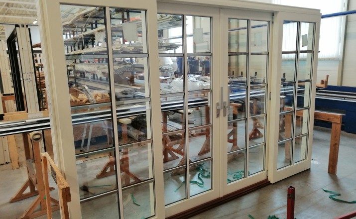 Sliding and folding doors with classic Scandinavian bars